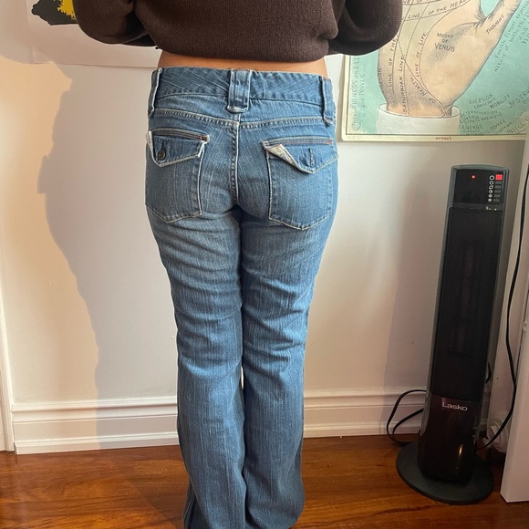 Low-rise flared jeans - Picture 2 of 2